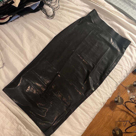Honey Birdette latex skirt - Picture 2 of 7